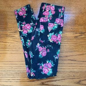 SALE ENDS DEC 1 Guess 1981 3 Crop Zip Jeans in Roses